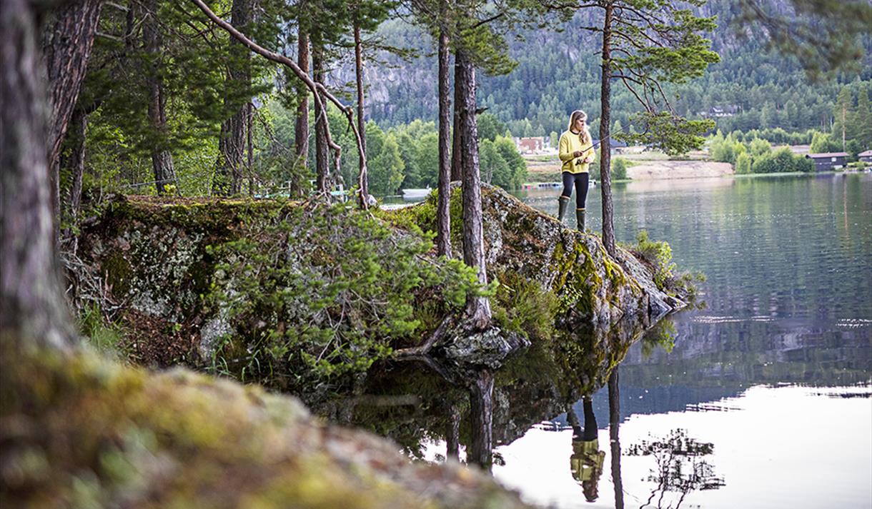 lady fishing in a fishing lake in Vrådal