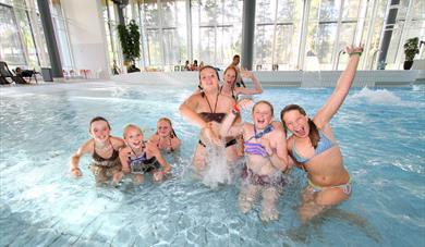 group of girls at a water park in Skien fritidspark