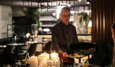 waiter serving food at restaurant Hovdestaul