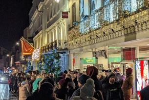 Windsor and Eton Living Advent Calendar | crowds gathered on Windsor High Street