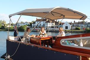 Kalbarri with ladies enjoying lunch in front of Compleat Angler.