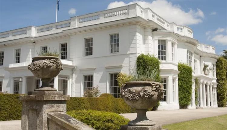 View of the front of Henley Greenlands Hotel