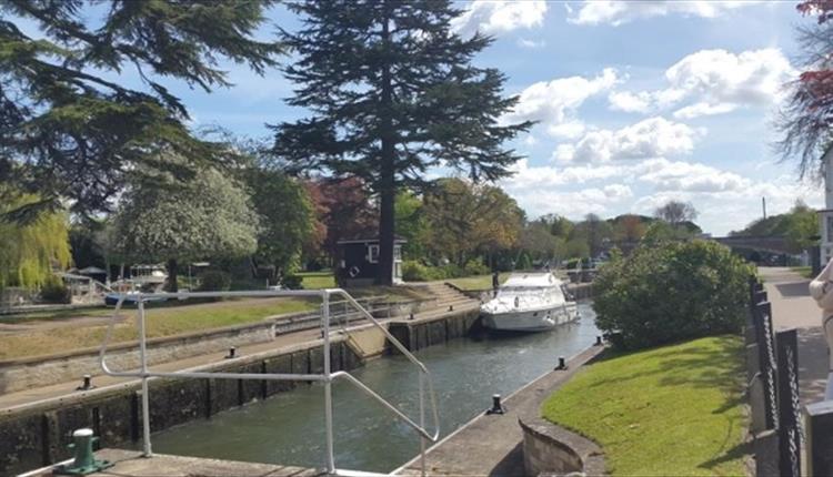 Bell Weir Lock