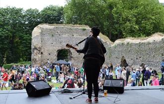 Live performance in Reading Abbey Ruins