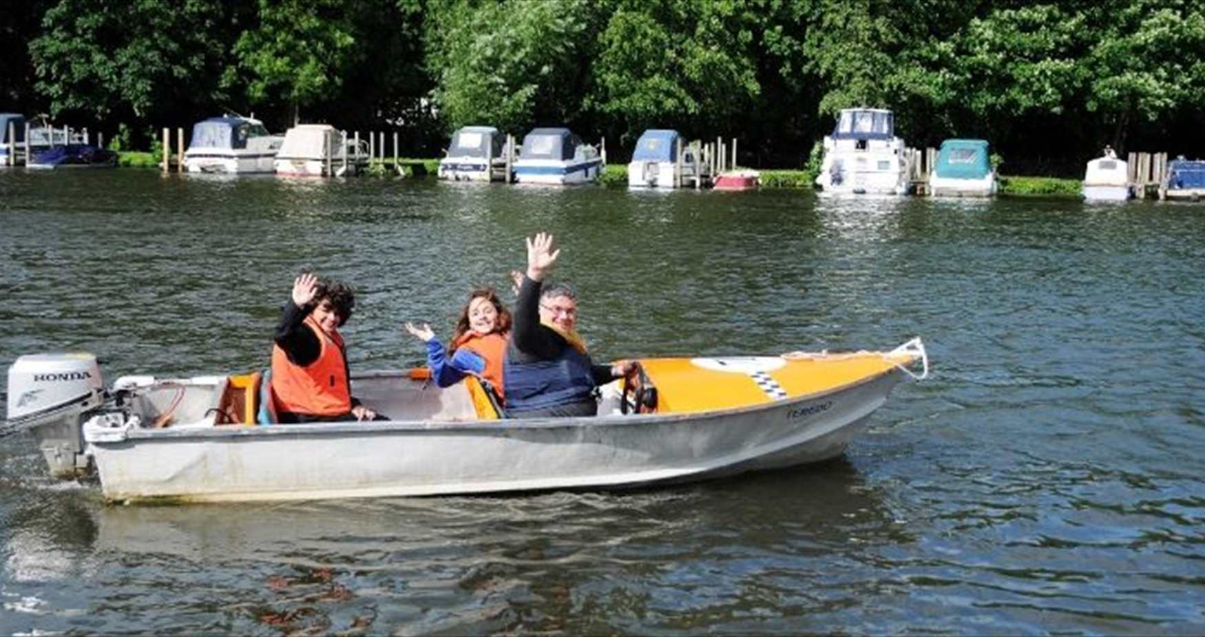 Boat hire at Hobbs of Henley