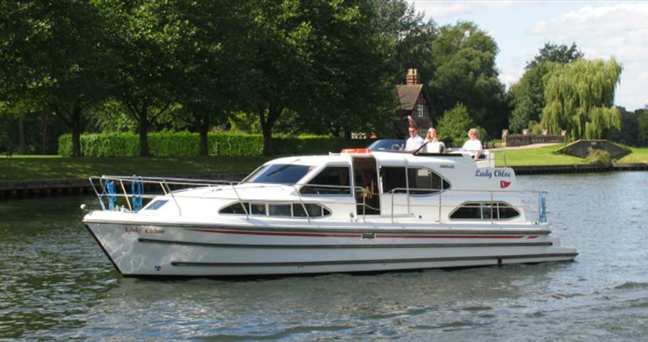 Kris Cruisers self drive holiday boats, Nr Windsor, River Thames