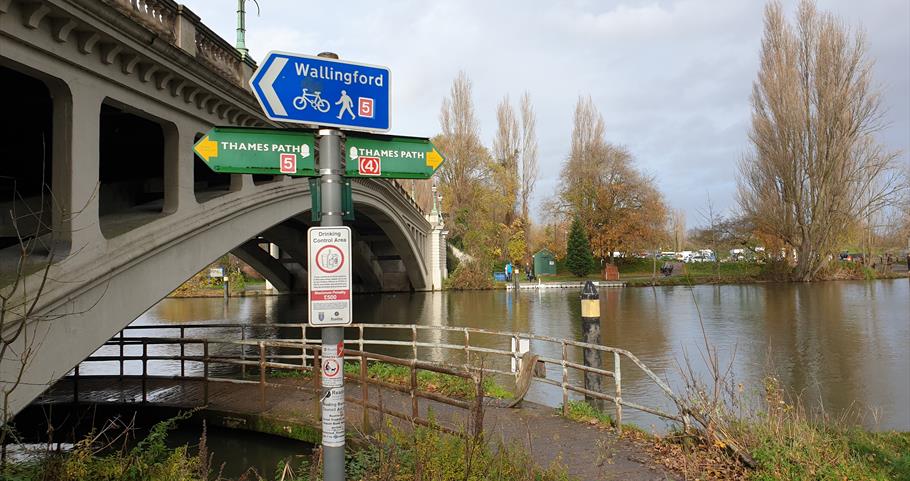 Thames Path sign at Reading Bridge