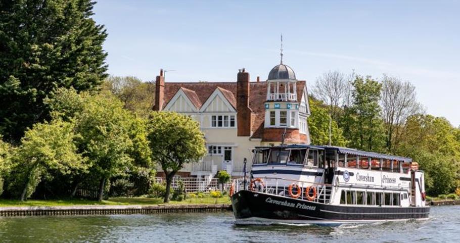 Take a boat trip on the River Thames from Reading