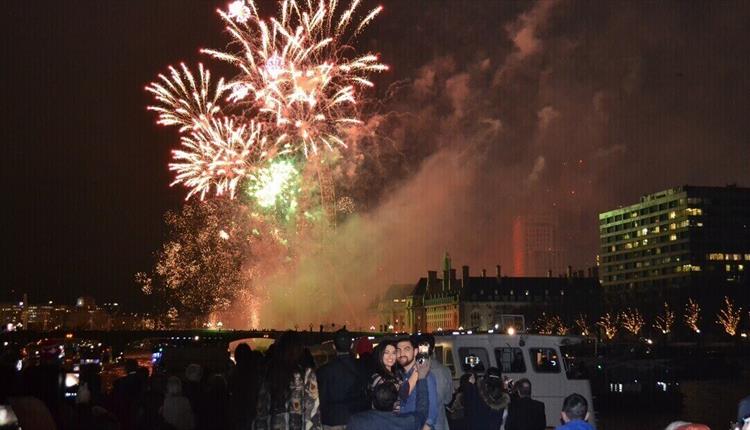 city cruises london fireworks