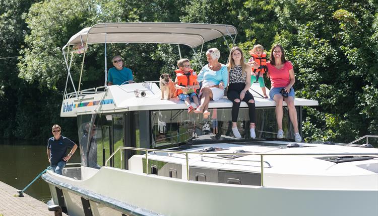 Family fun onboard Le Boat cruiser on the Thames.