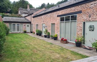 Garden and front door to Sandhole Cottages