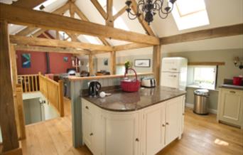 The Hay Barn has 3 en-suite bedrooms, 2 with wet rooms and 1 with shower/bath. It is equipped to dine a group of 12 when all 3 barns are rented as a g
