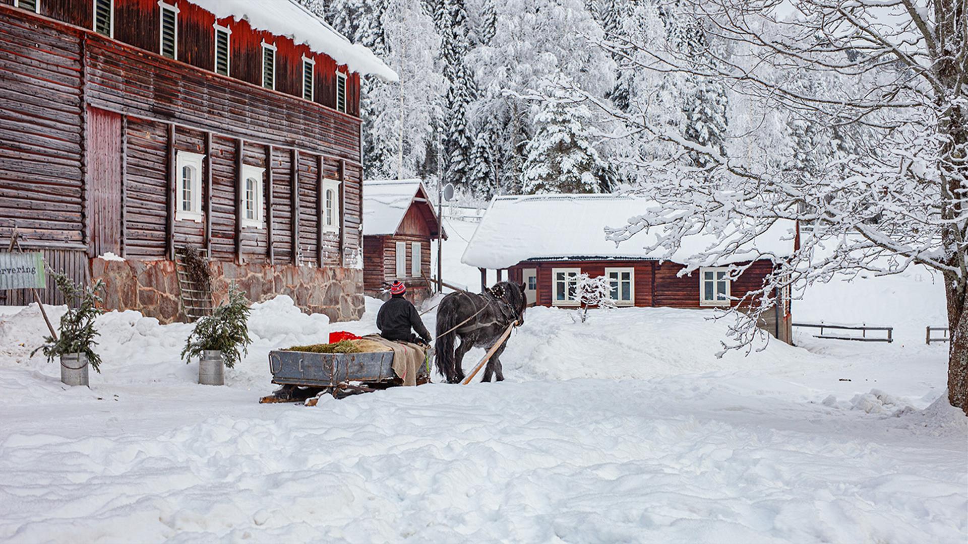 Kanefart på tunet til Piltingsrud Gård