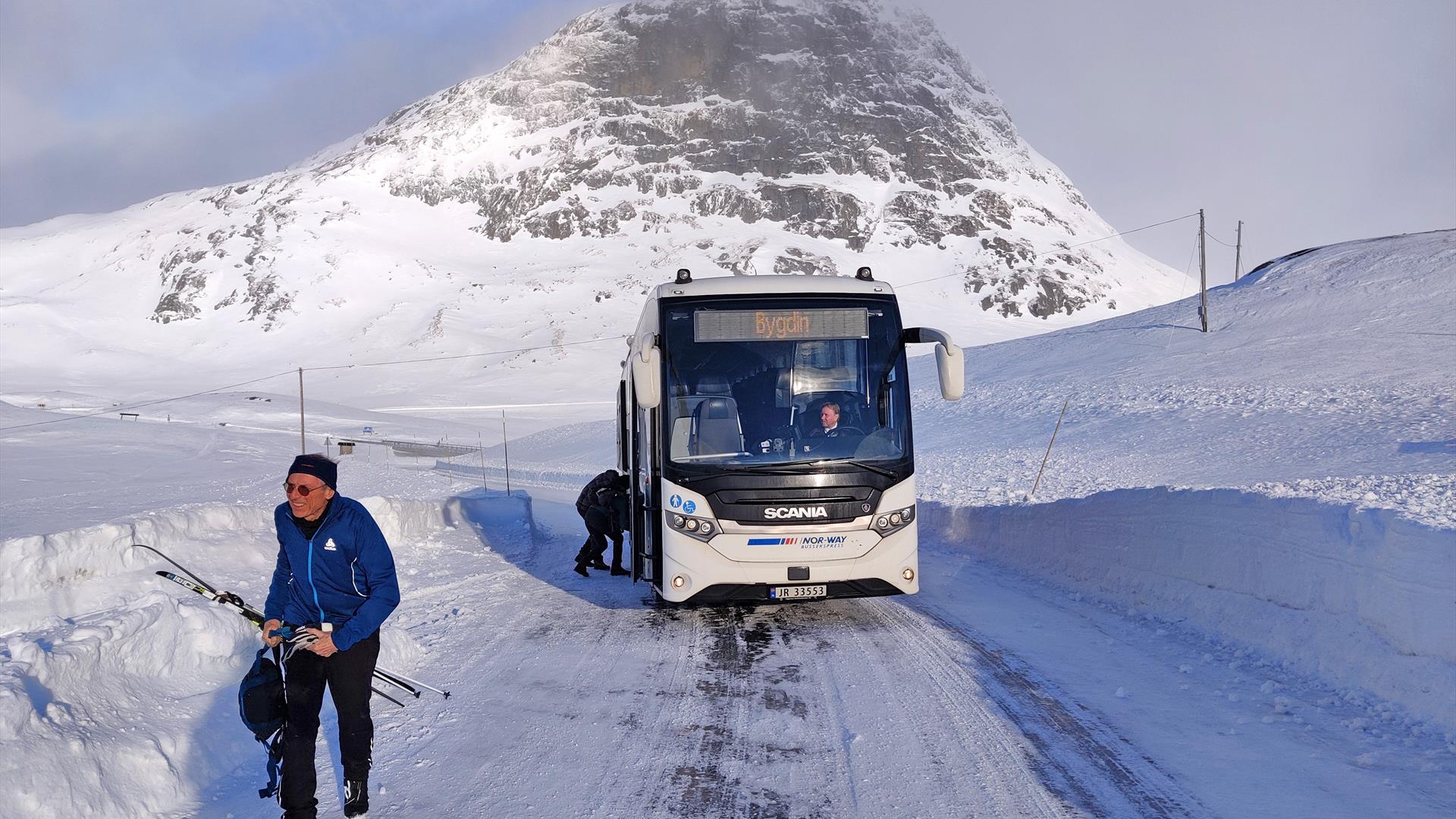 Valdresflyebussen på Bygdin