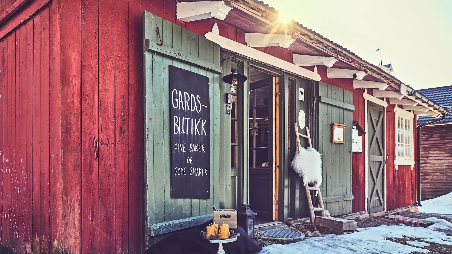 Gardsbutikk i rød låve