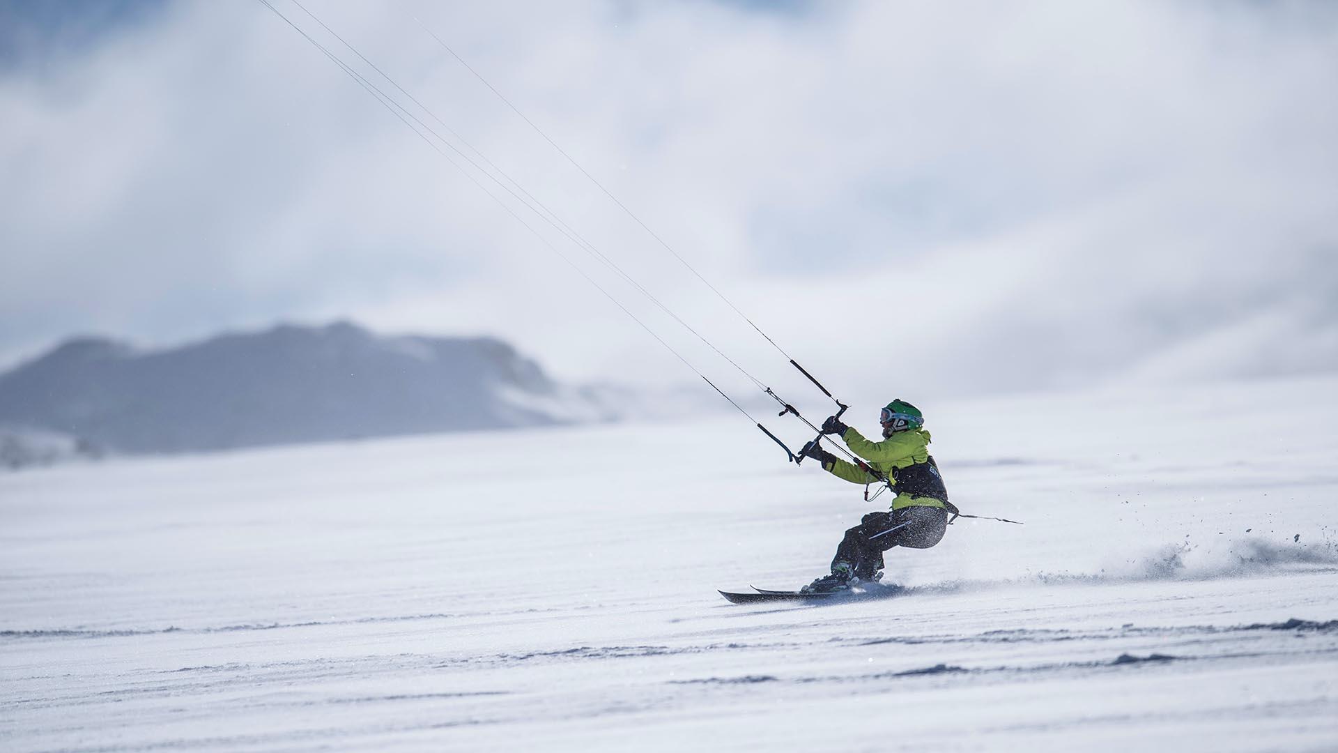 Man kiting on Filefjell.