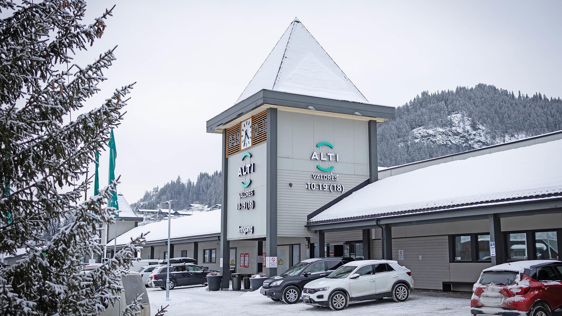 Fasadebilde av Alti Valdres. Vinter.