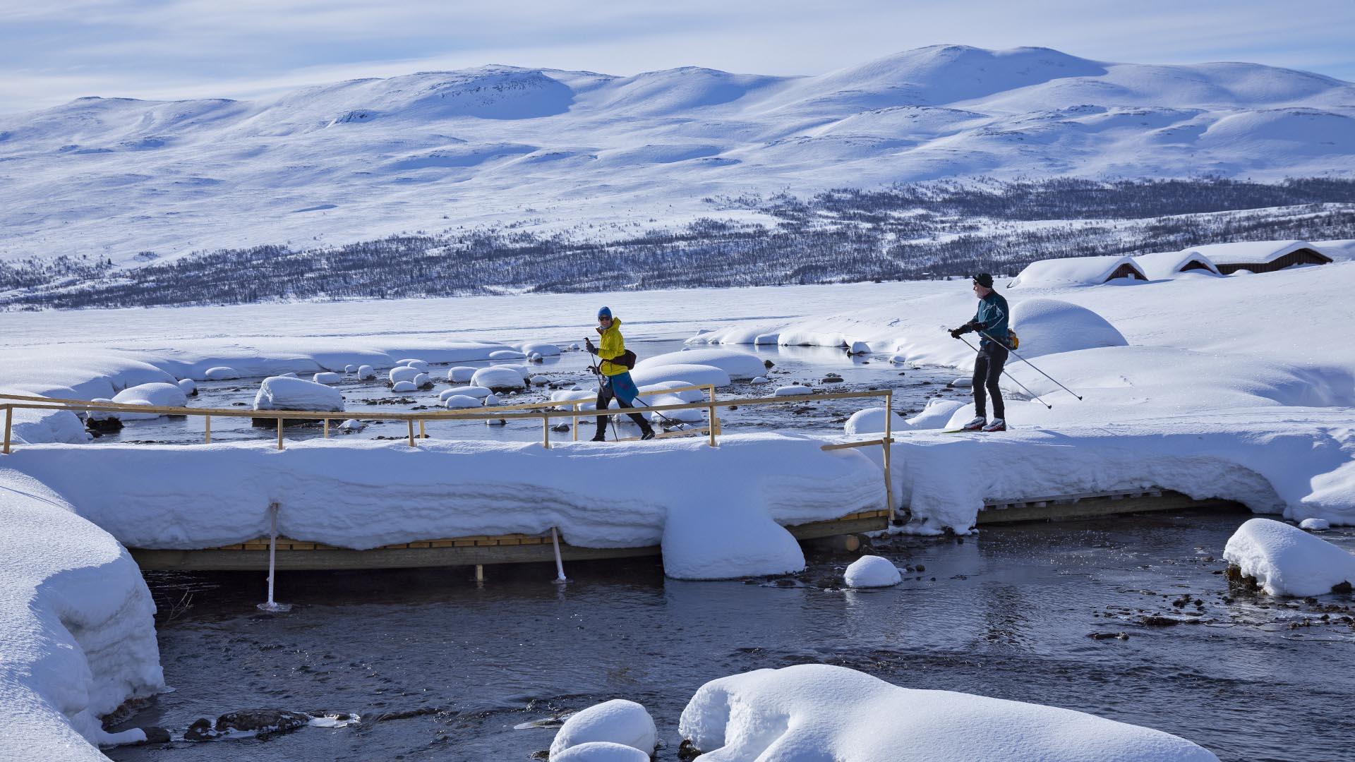 Cross country skiers crossing a river at Grindafjell