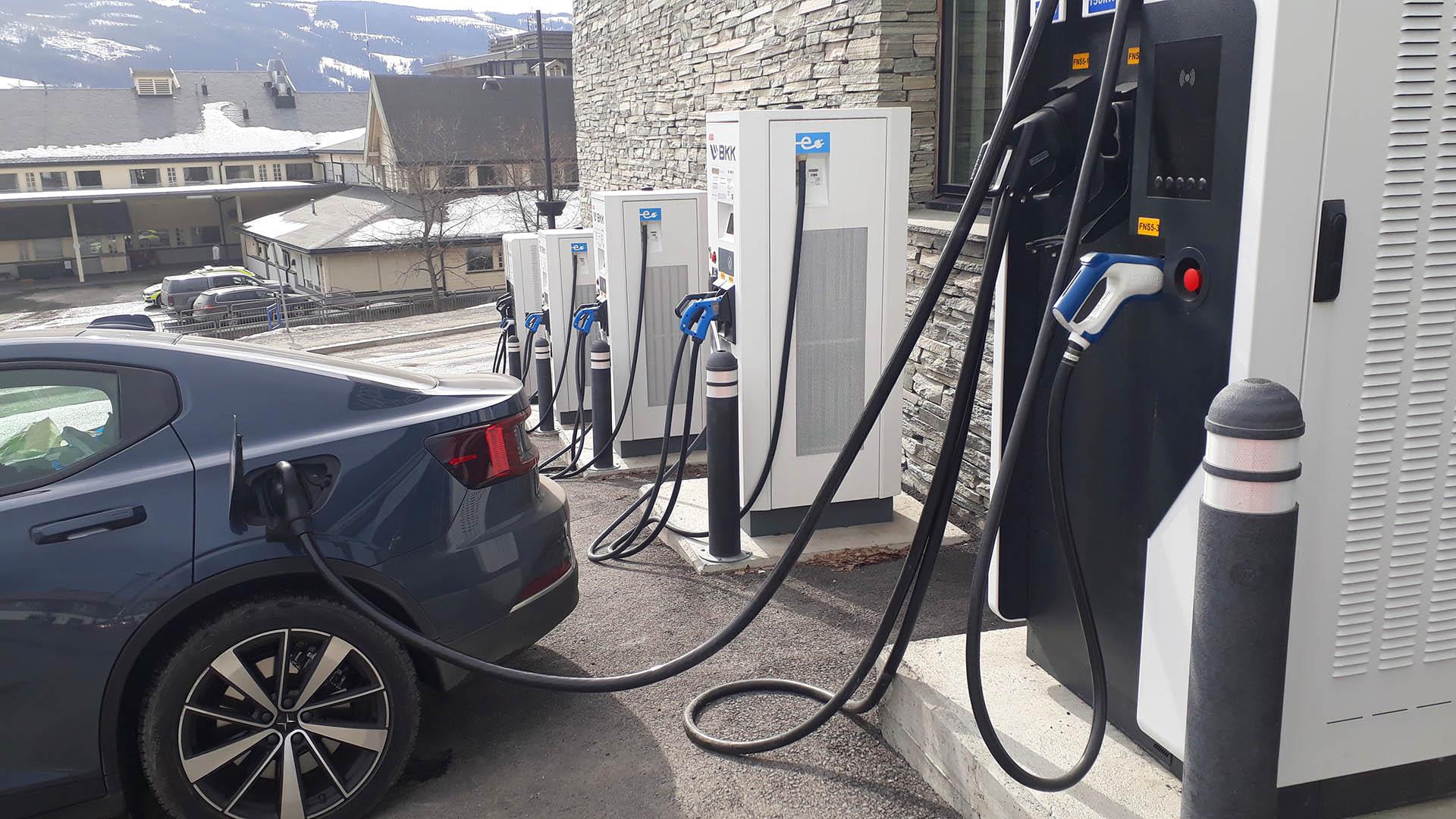 Ladestation für E-Autos am Einkaufszentrum in Fagernes.