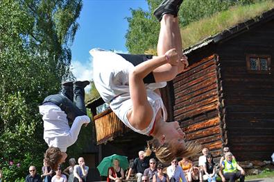 Jørn Hilme stemnet på Valdres Folkemuseum.