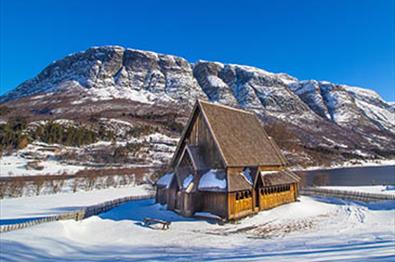 Øye stavkirke en vinterdag