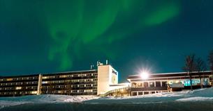 Radisson Blu Beitostølen med vakker nordlyshimmmel over.