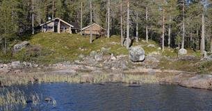 Fønhuskoia sett fra Strøen.