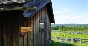 Svarthamar DNT-hytte en sommerdag