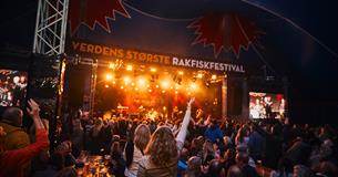 Konsert i storteltet under Rakfiskfestivalen på Fagernes