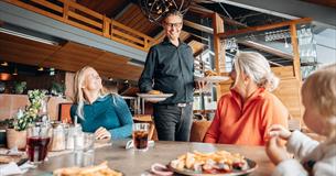 Serving of food to restaurant customers