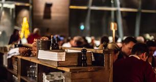 Hölzener Bartresen, aus alten Regalen gefertigt