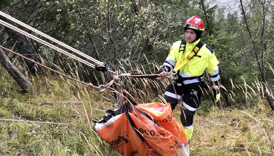 Nord-Aurdal Brannvesen klatrer for å rydde opp i  Bagnskleiva|