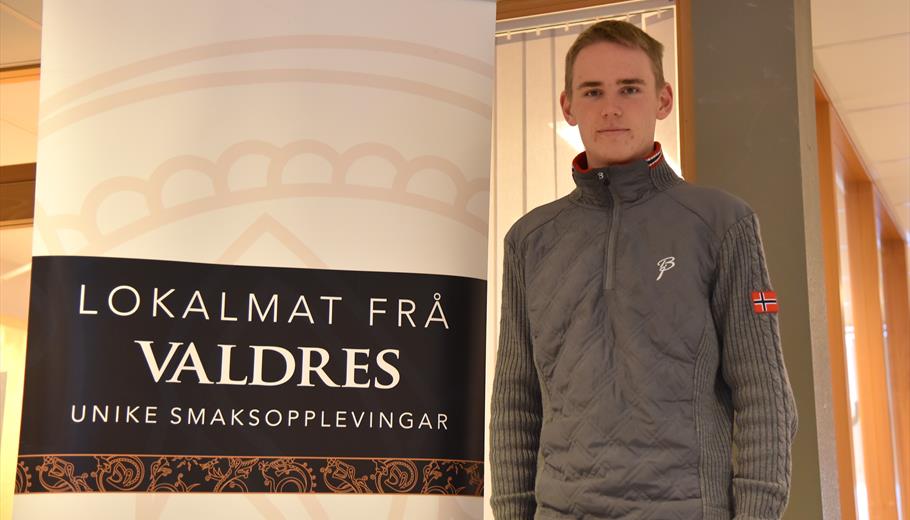 Daglig leder for Valdres FK, Philip Stensæter, ønsker å fremme lokale matprodusenter når han inviterer 2000 folk til Valdres.