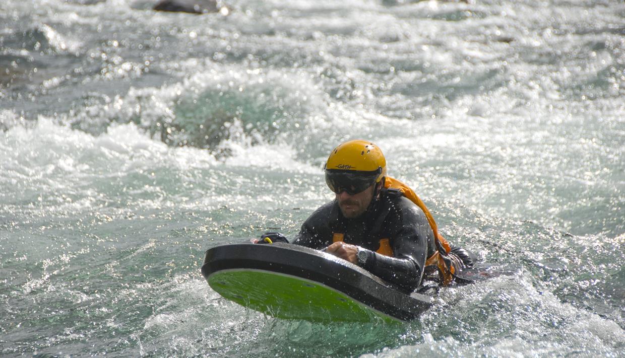 Riverboard Norge, Oppland, Valdres, Øystre Slidre, Beitostølen, gruppeaktivitet, vann, vannaktivitet, sommeraktivtet, sommersesong, elv, elvaktivitet
