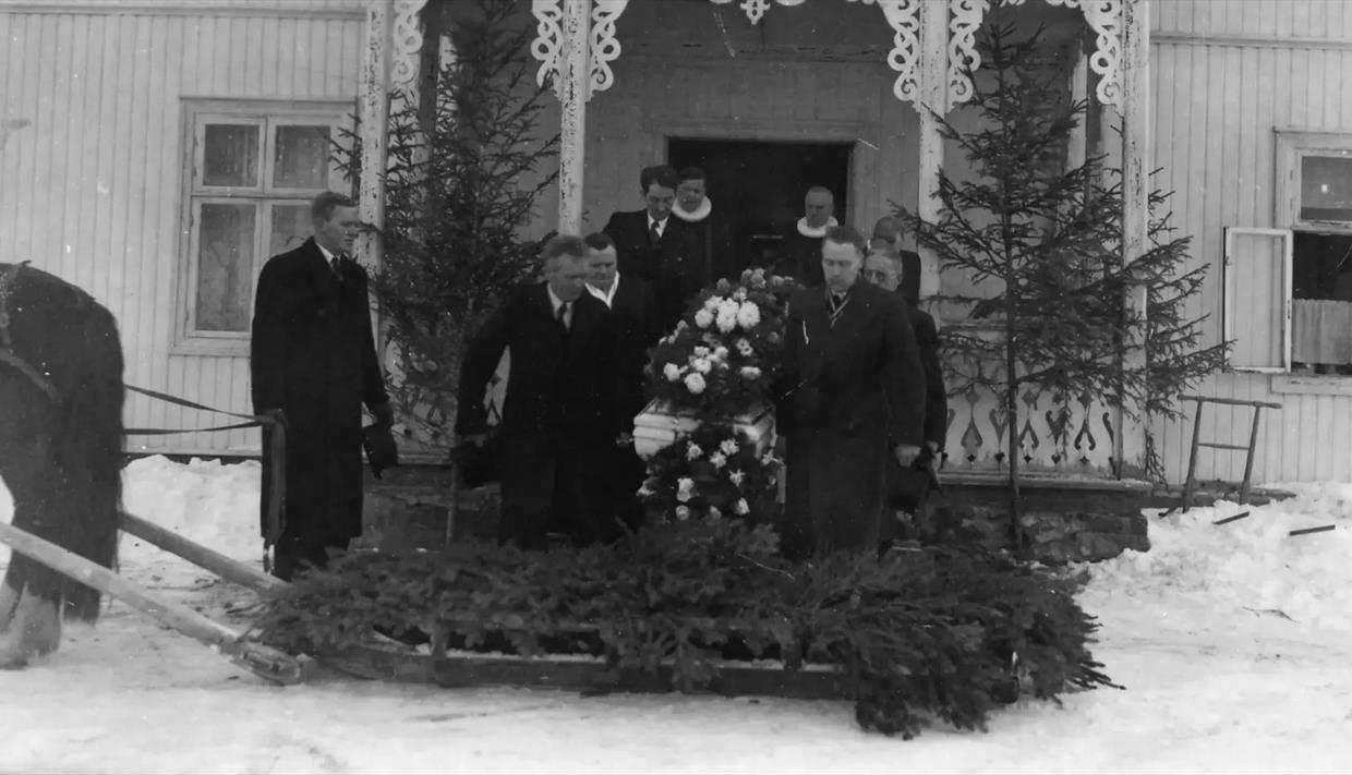 Gravferden etter prost Einar Kjørstad