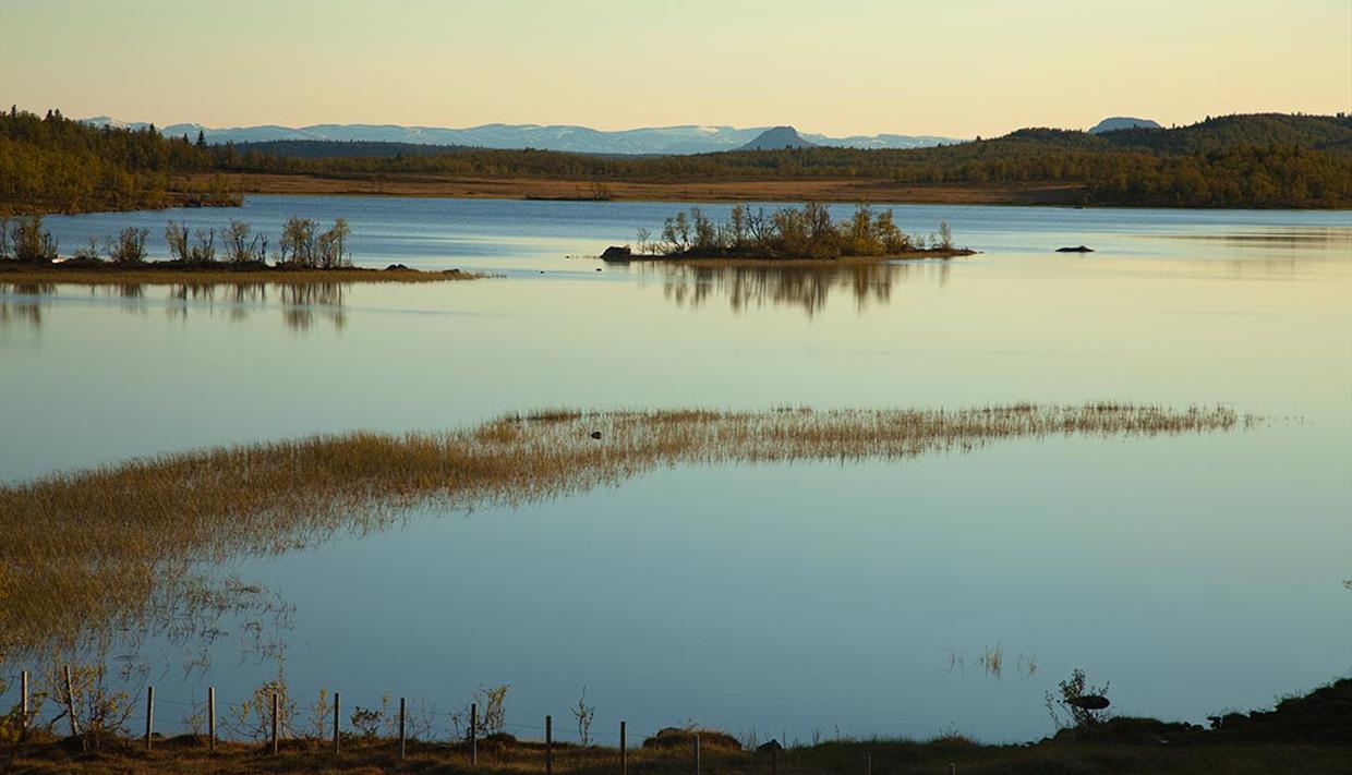 Sebu-Røssjøen i høstfarger.