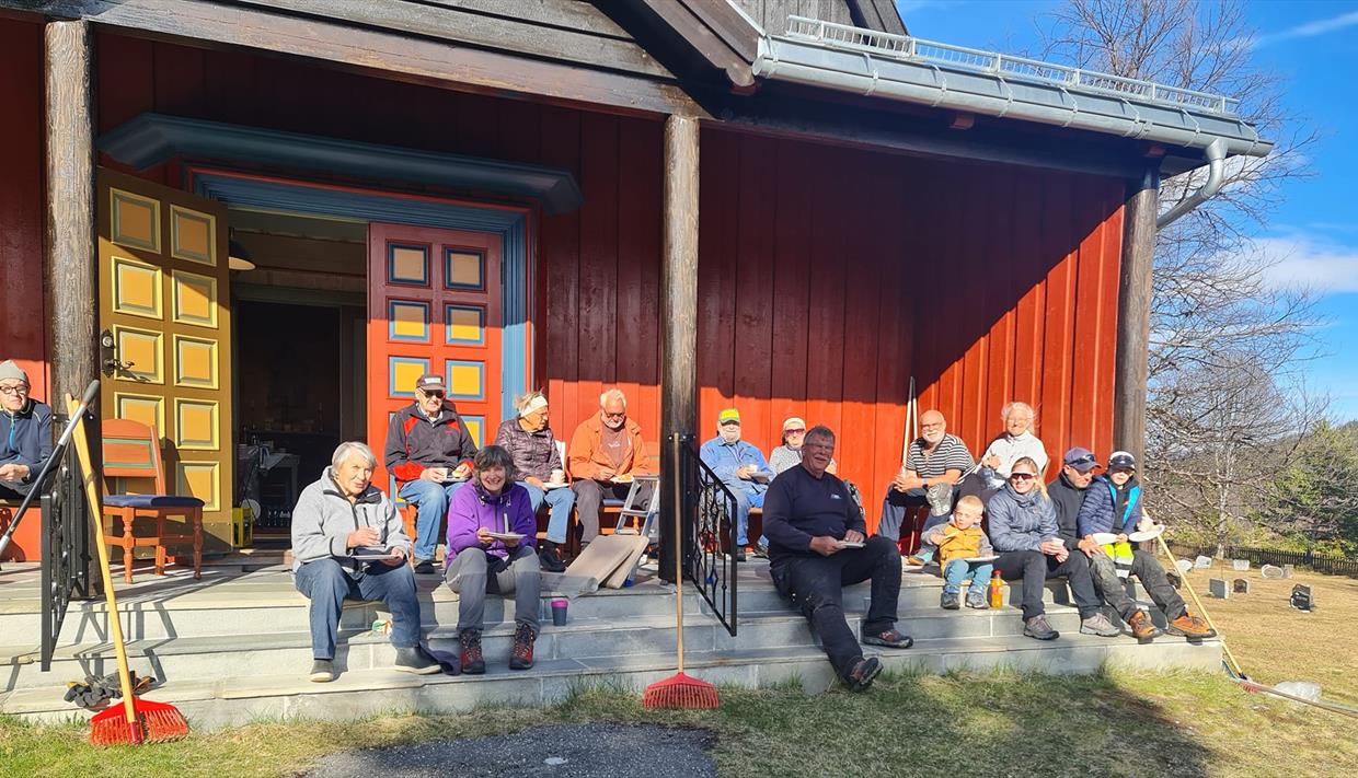 dugnad på Tisleidalen kirkegård