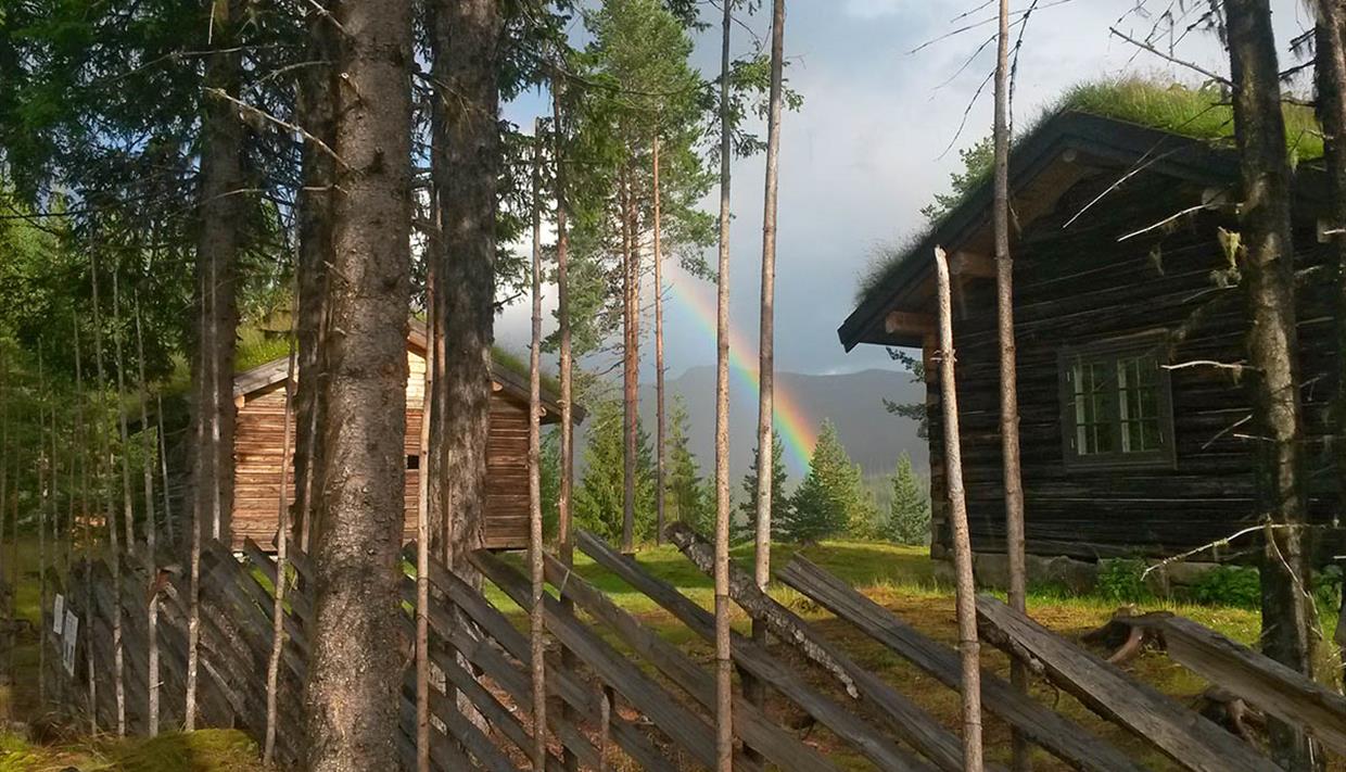 Regnbue over Skrukkefyllhaugen