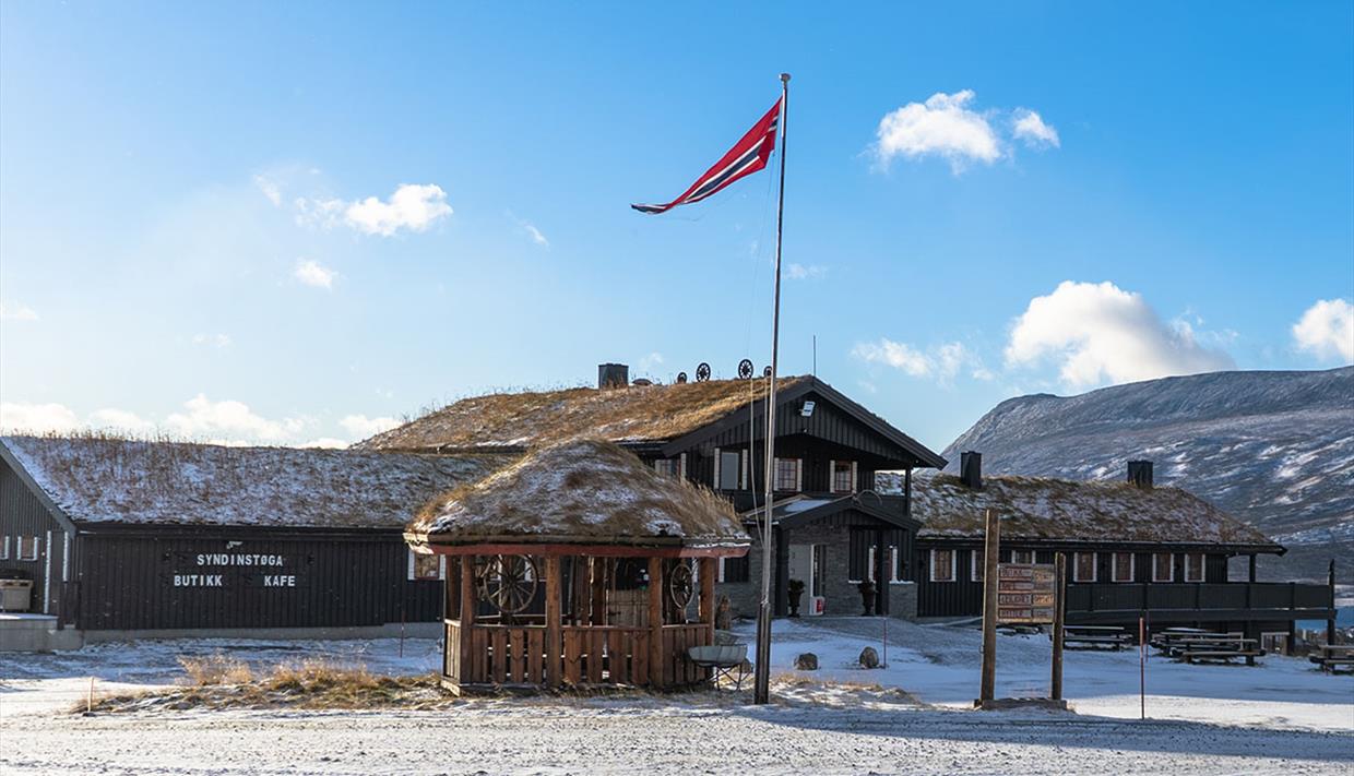 Die Syndinstøga liegt entlang der Fahrradroute Mjølkevegen und eignet sich gut für eine Essenspause oder Übernachtung.