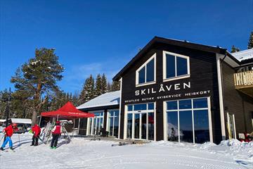 Skilåven på Valdres Alpinsenter i et nytt og moderne bygg.