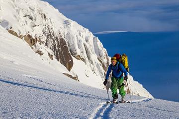 Aufstieg mit Skiern in Richtung Rasletinden.