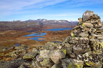 At Tyinstølsnøse with a view over lakes and mountainous landscape to the pointed peaks og Hurrungane.