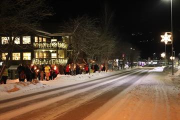 Nissemarsj og julegateåpning i Bagn