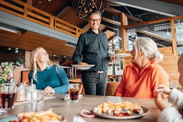 Serving of food to restaurant customers