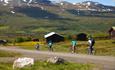 Family on a cycling tour at Syndinstøga with the Gilafjell mountain massif in the background.