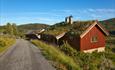 Nydelige omgivelser i Bjødalen med koselige stølshus med torvtak, langt utenfor allfarvei.