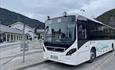 A white bus belonging to Innlandstrafikk at the central busstation Fagernes Skysstasjon