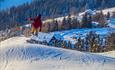 Skier in a jump at i Valdres Alpinsenter in Aurdal.