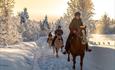 På ridetur med Myhre Gård en flott vinterdag.