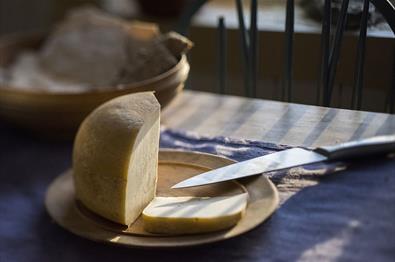 Farm made cheese from Olestølen Mikroysteri